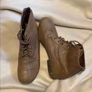 Women’s combat boot